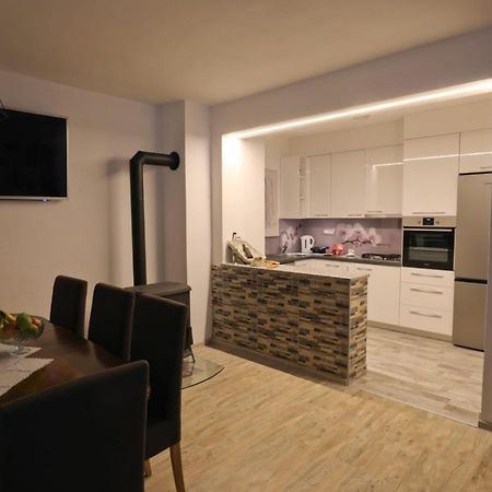 Apartman Teo &Tena โอโทชาส ภายนอก รูปภาพ