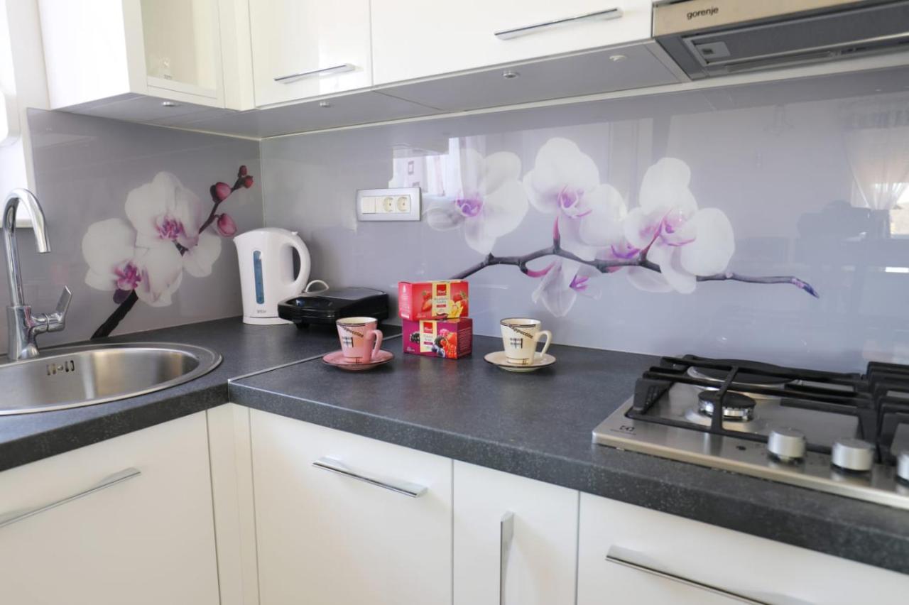 Apartman Teo &Tena โอโทชาส ภายนอก รูปภาพ
