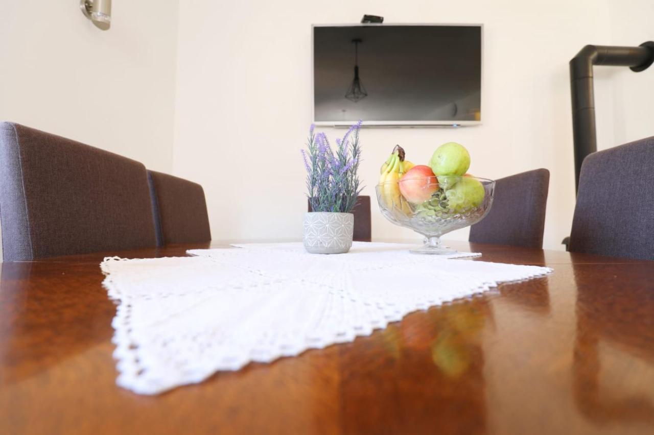 Apartman Teo &Tena โอโทชาส ภายนอก รูปภาพ