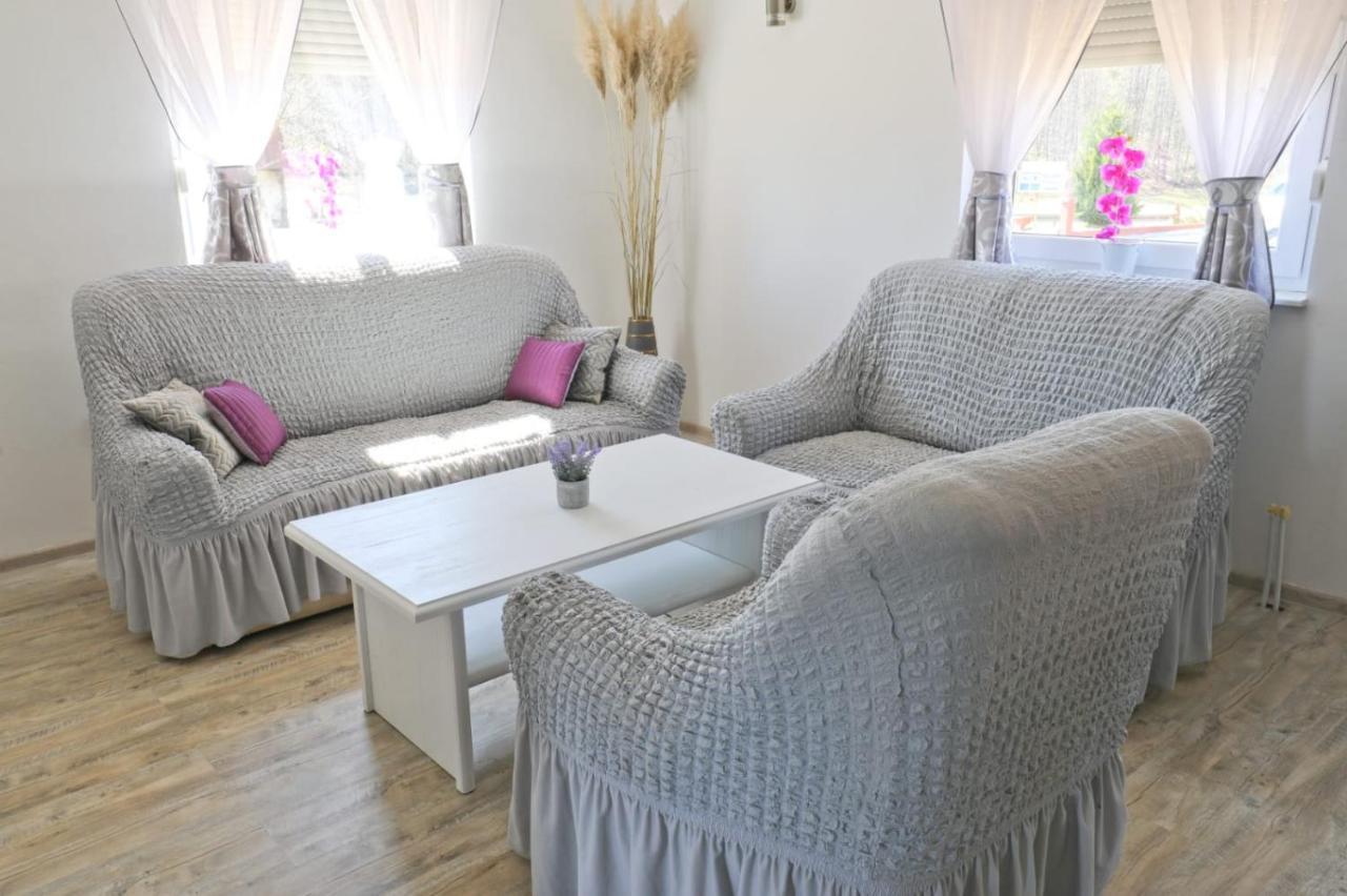 Apartman Teo &Tena โอโทชาส ภายนอก รูปภาพ