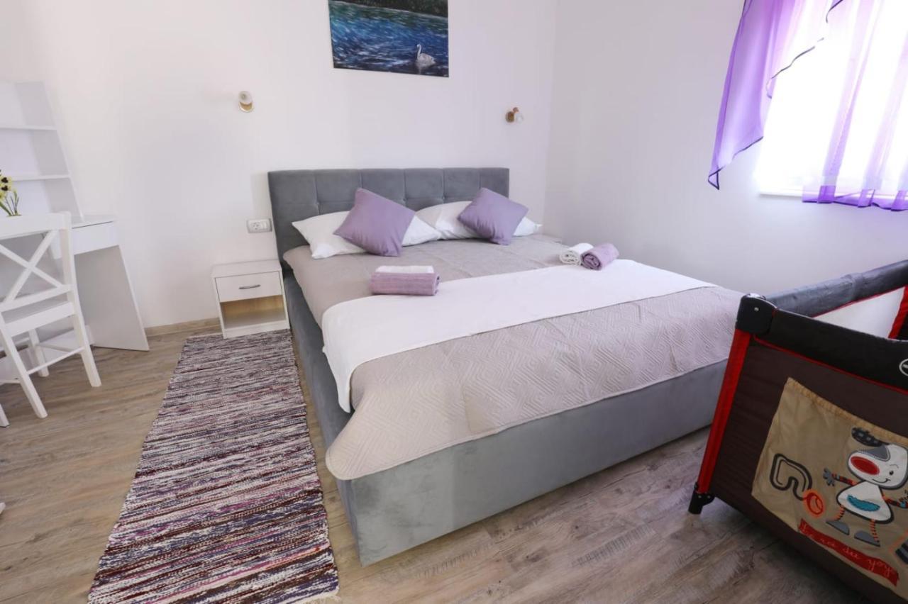 Apartman Teo &Tena โอโทชาส ภายนอก รูปภาพ