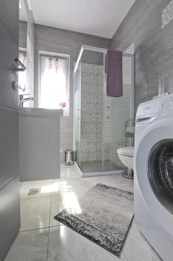 Apartman Teo &Tena โอโทชาส ภายนอก รูปภาพ