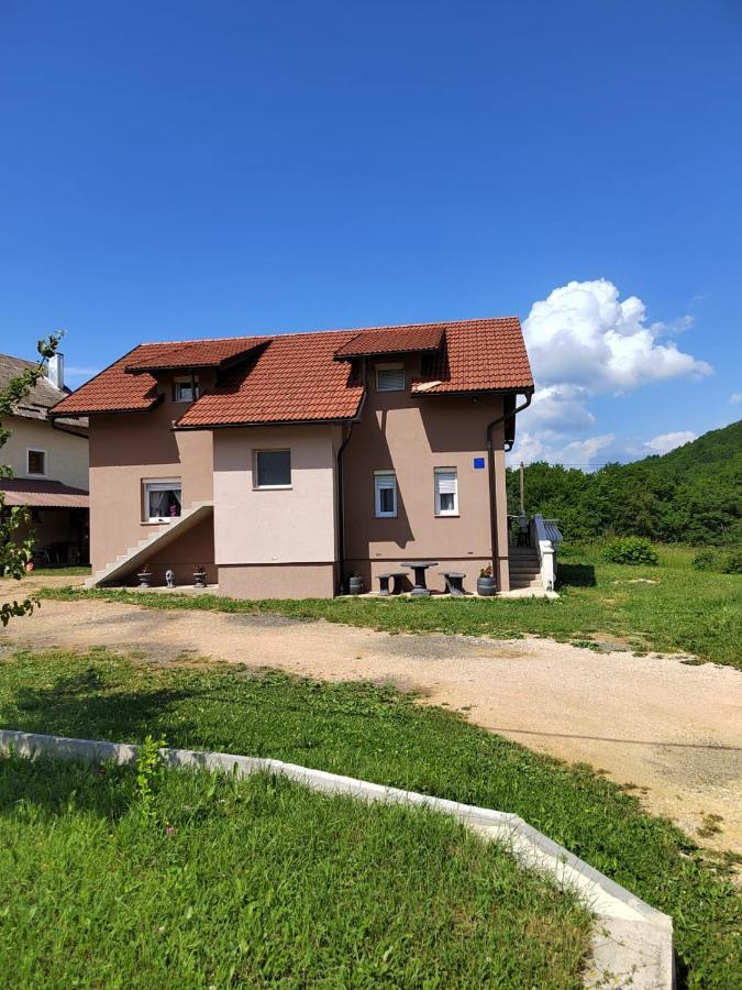 Apartman Teo &Tena โอโทชาส ภายนอก รูปภาพ